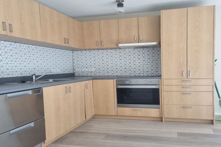 Photo of property in Pirie Street Townhouses, 2/35 Pirie Street, Mount Victoria, Wellington, 6011