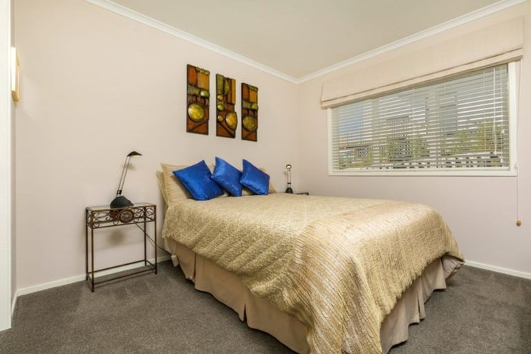 Photo of property in 2 Kittiwake Drive, Schnapper Rock, Auckland, 0632