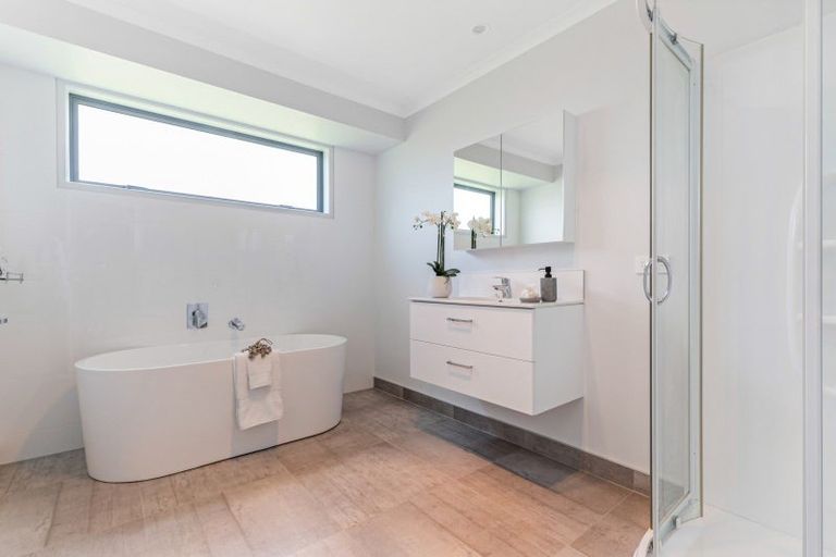 Photo of property in 890 Findlay Road, Pukorokoro / Miranda, Miranda, 2473