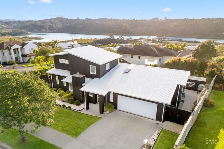 Photo of property in 39 Kittiwake Drive, Schnapper Rock, Auckland, 0632