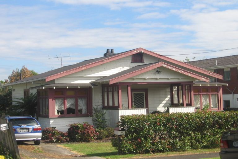 Photo of property in 110 Lynwood Road, New Lynn, Auckland, 0600