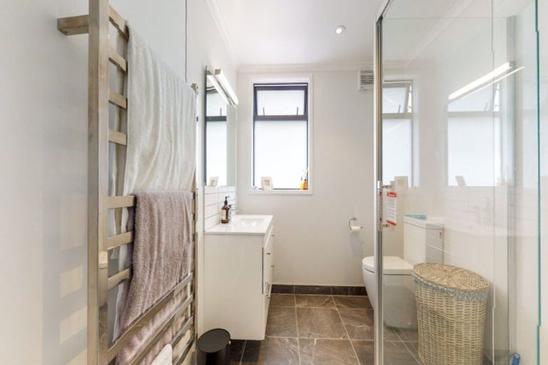 Photo of property in 11 Jacobsen Lane, Ngaio, Wellington, 6035