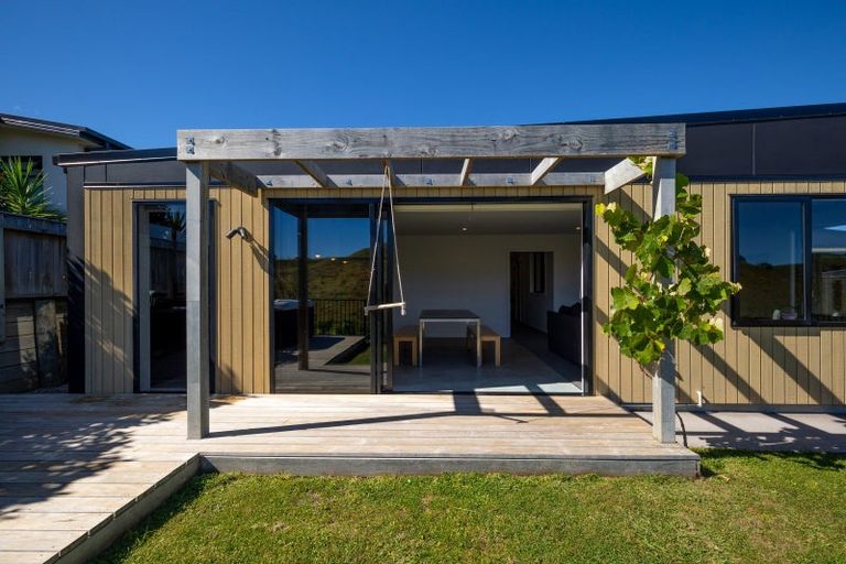 Photo of property in 32 Huntaway Close, Stoke, Nelson, 7011