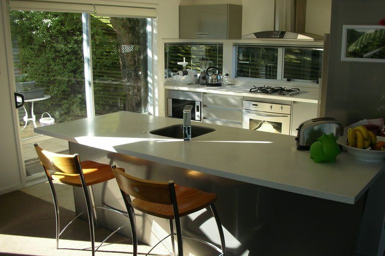 Photo of property in 6 Glentui Grove, Khandallah, Wellington, 6035