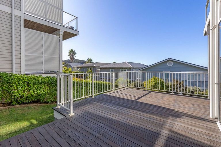 Photo of property in 18 Panorama Heights, Orewa, 0931