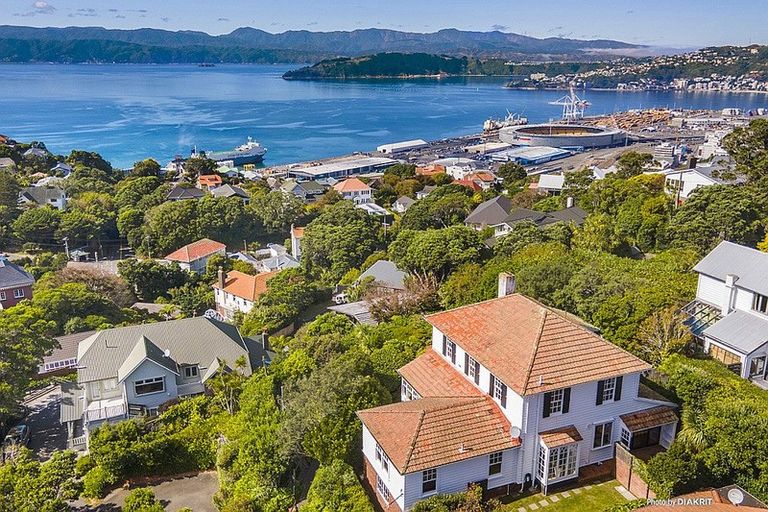 Photo of property in 41 Wadestown Road, Wadestown, Wellington, 6012