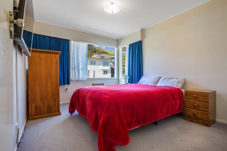 Photo of property in 2 Spicer Place, Tawa, Wellington, 5028