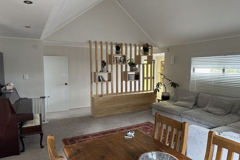 Photo of property in 1/324 Glenfield Road, Glenfield, Auckland, 0629