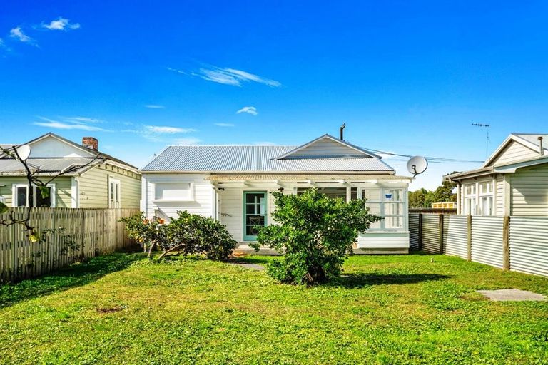 Photo of property in 15 Kelvin Street, Aramoho, Whanganui, 4500