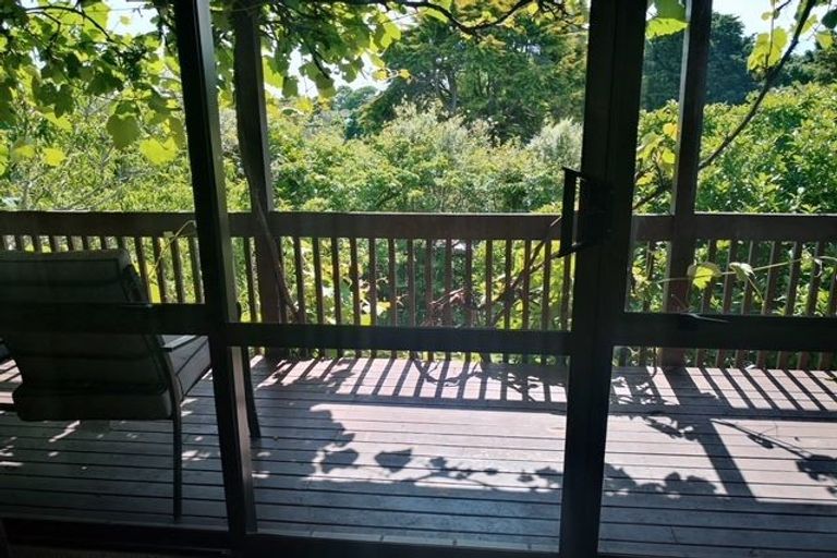 Photo of property in 15 Kingsclere Place, Goodwood Heights, Auckland, 2105