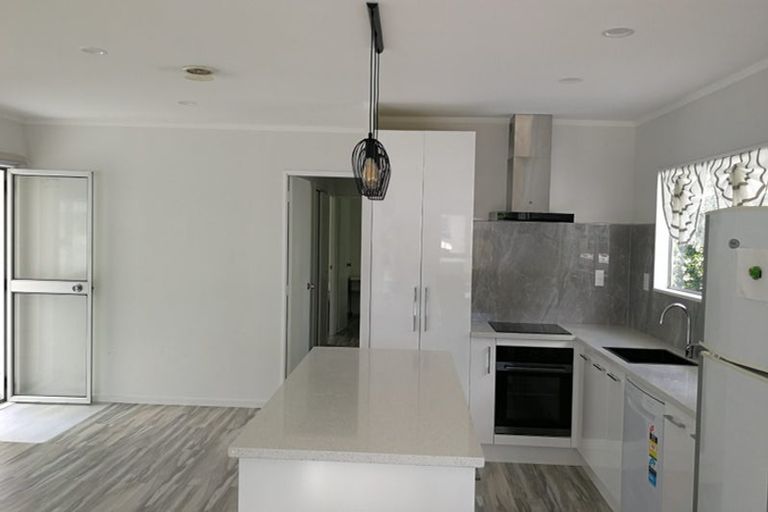 Photo of property in 1/41 Yeovil Road, Te Atatu Peninsula, Auckland, 0610