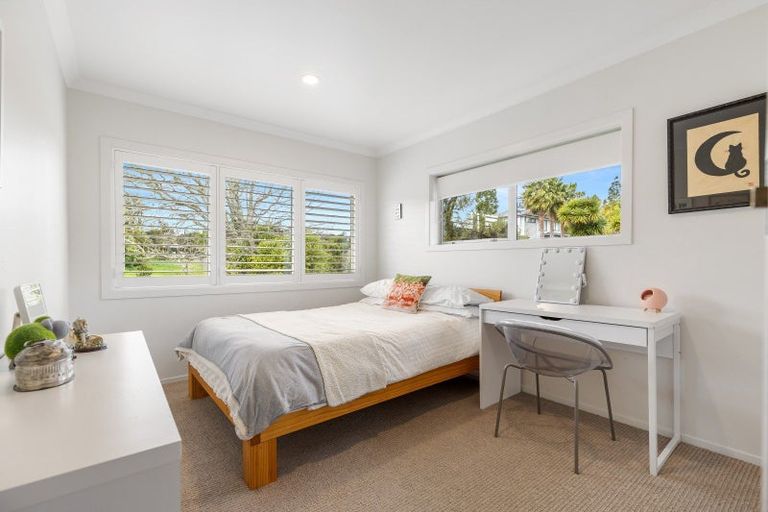 Photo of property in 21 Churchouse Road, Greenhithe, Auckland, 0632