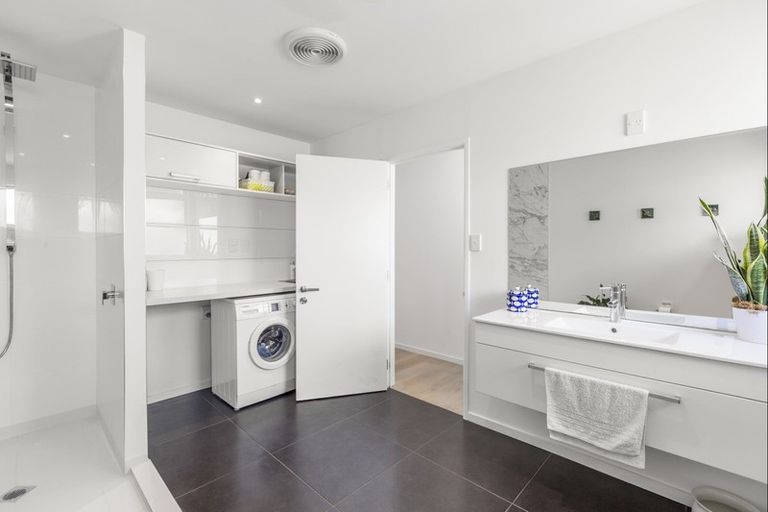 Photo of property in 12 Elgin Place, Red Beach, 0932