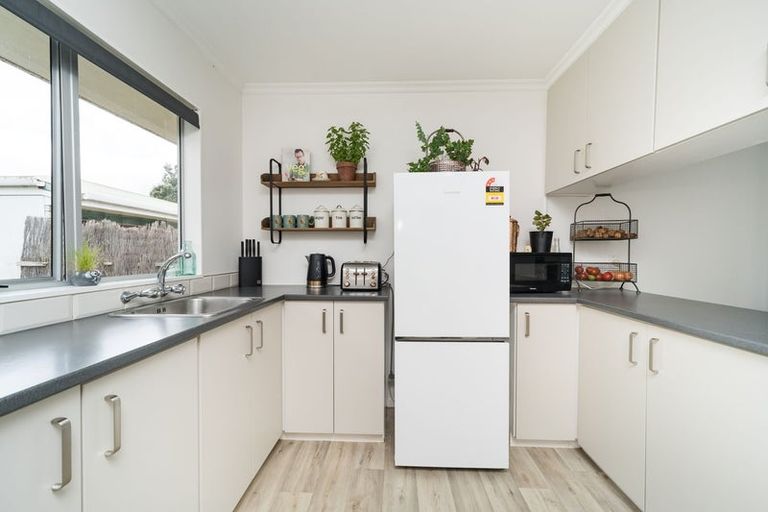 Photo of property in 5a Palliser Place, Milson, Palmerston North, 4414