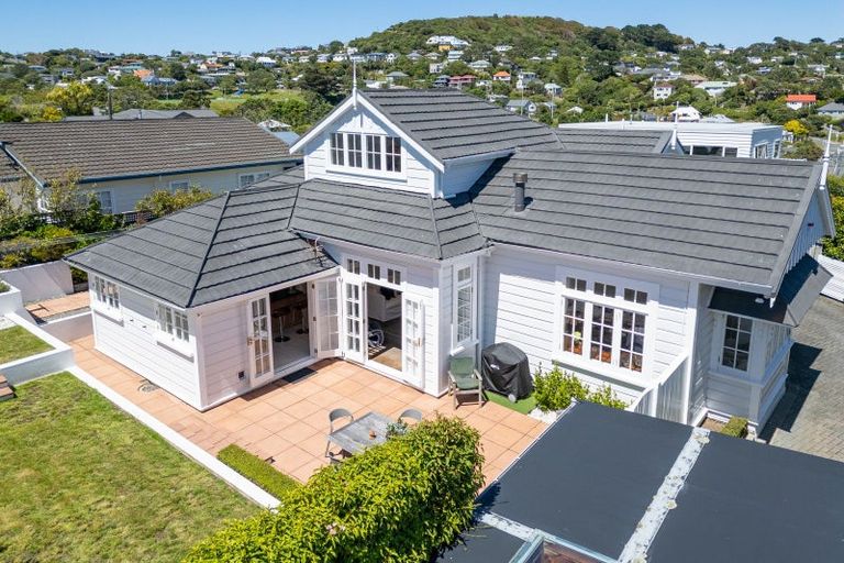 Photo of property in 15 Lucknow Terrace, Khandallah, Wellington, 6035