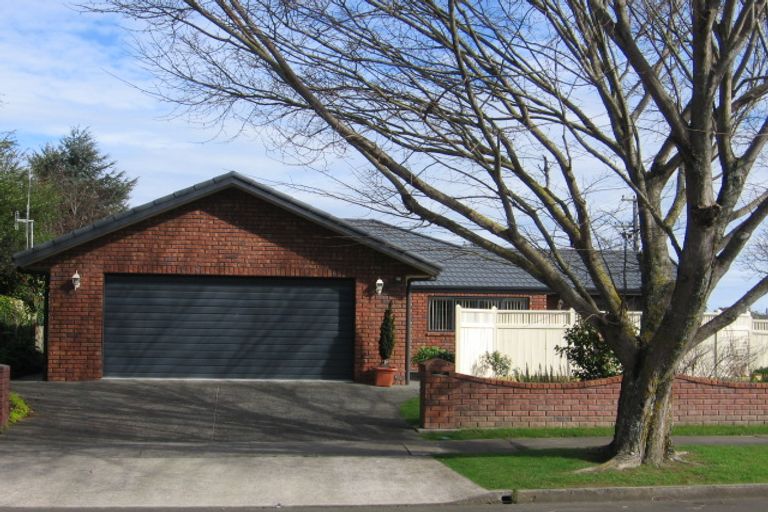 Photo of property in 12 Mana Place, Awapuni, Palmerston North, 4412