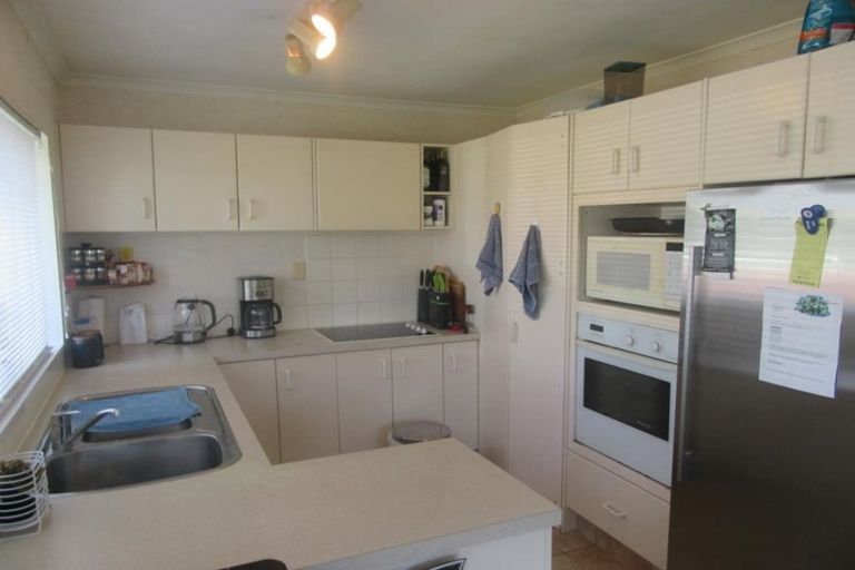 Photo of property in 31 Ray Small Drive, Papakura, 2110