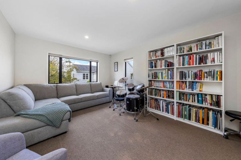 Photo of property in 76a Walmer Road, Point Chevalier, Auckland, 1022
