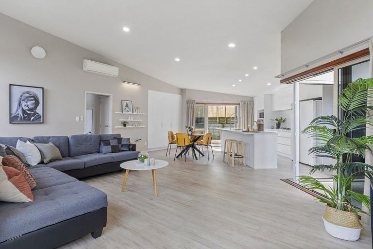 Photo of property in 14 Bell Common Close, Bethlehem, Tauranga, 3110