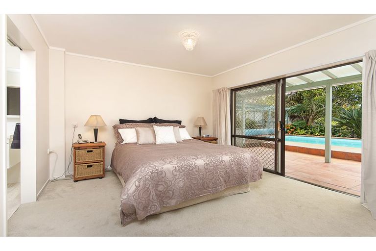Photo of property in 25 Riverside Drive, Waiuku, 2123