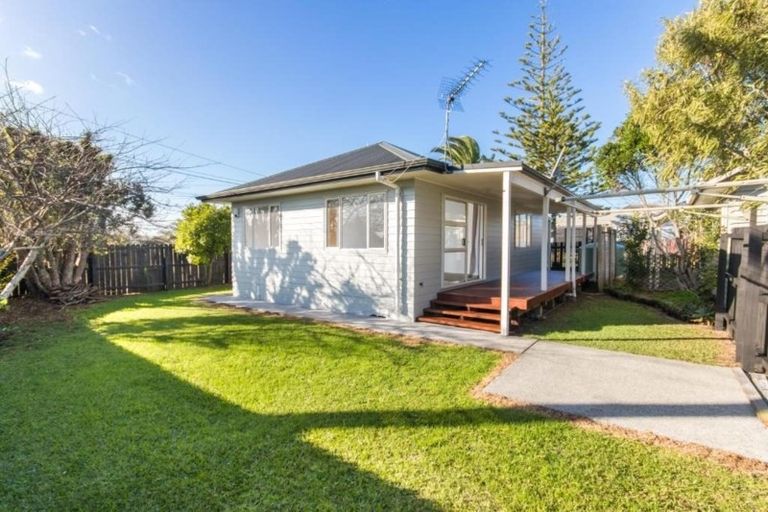 Photo of property in 16 Tiri Tiri Road, Birkdale, Auckland, 0626