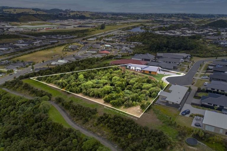 Photo of property in 32 Blacklock Road, Pyes Pa, Tauranga, 3112