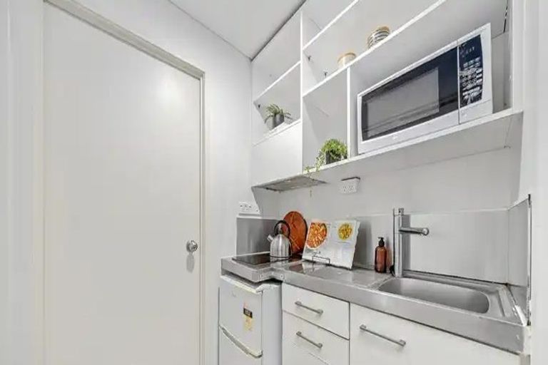 Photo of property in Columbia On Whitaker Apartments, 12h/15 Whitaker Place, Grafton, Auckland, 1010