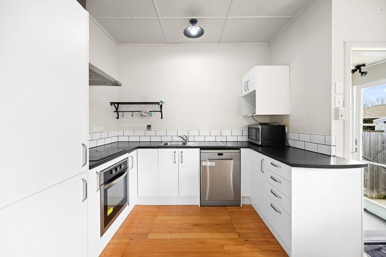 Photo of property in 17 Sillary Street, Hamilton East, Hamilton, 3216