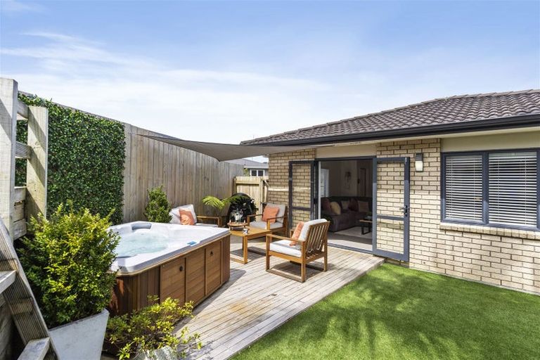 Photo of property in 10a De Thiery Place, Pakuranga Heights, Auckland, 2010