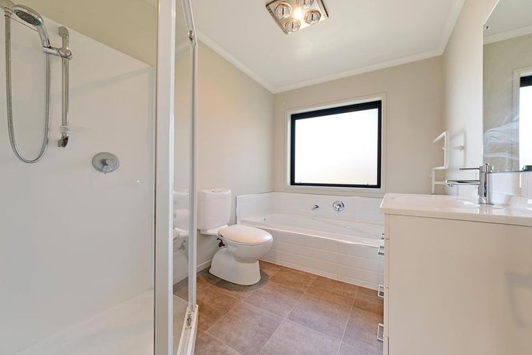 Photo of property in 66 Shillingford Boulevard, Rolleston, 7615