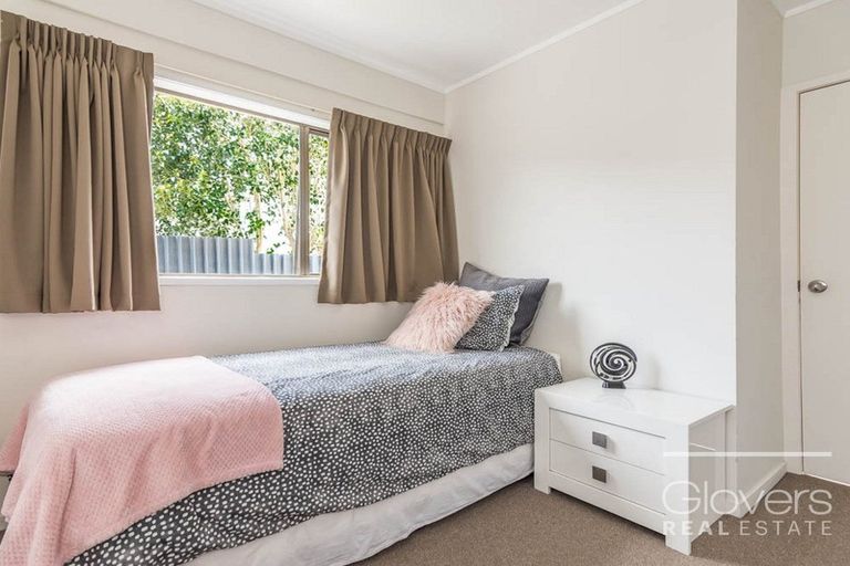 Photo of property in 4/13 Northall Road, New Lynn, Auckland, 0600