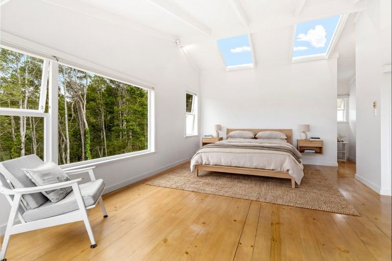 Photo of property in 16 Grand View Road, Leigh, 0985