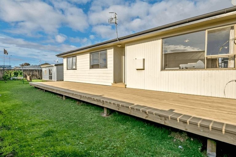 Photo of property in 9 Colonial Place, Kelvin Grove, Palmerston North, 4414