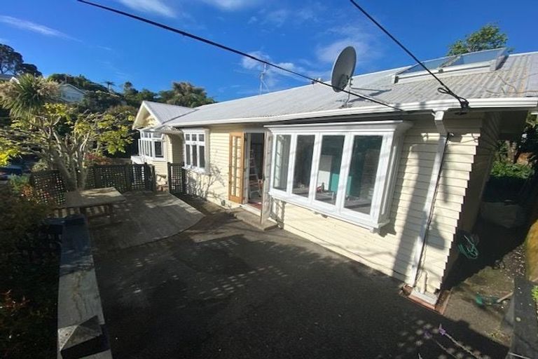 Photo of property in 21a Putnam Street, Northland, Wellington, 6012