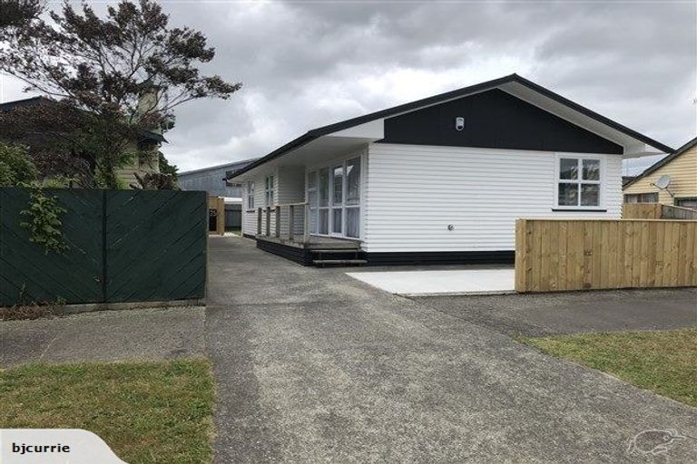 Photo of property in 35 Lombard Street, Palmerston North, 4410