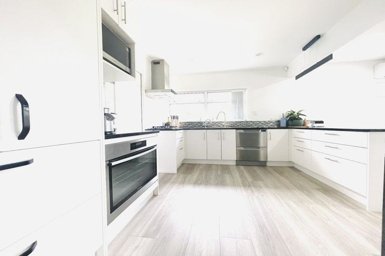 Photo of property in 5 Freshney Place, Hillpark, Auckland, 2102