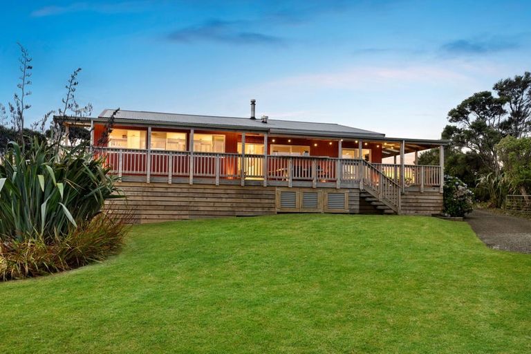 Photo of property in 236 Kiwitahi Road, Helensville, 0875