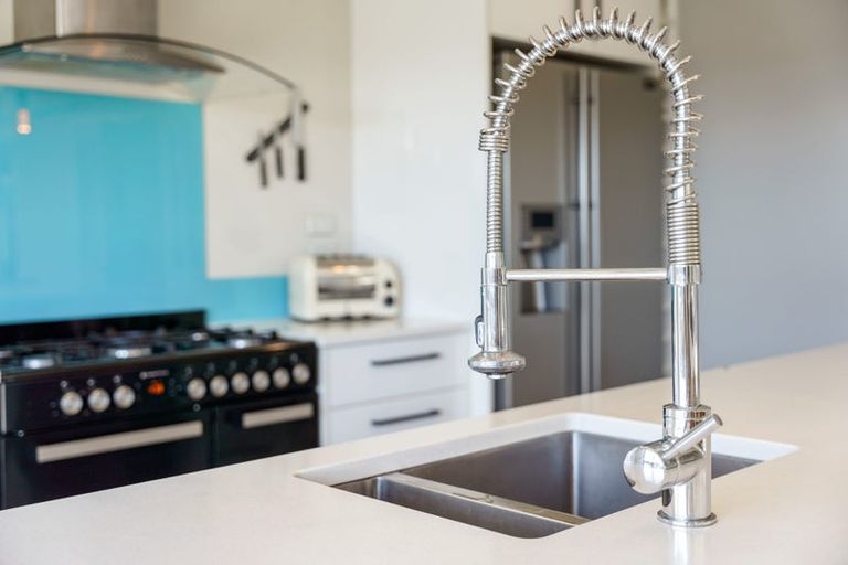 Photo of property in 35 Simpson Crescent, Raumati Beach, Paraparaumu, 5032