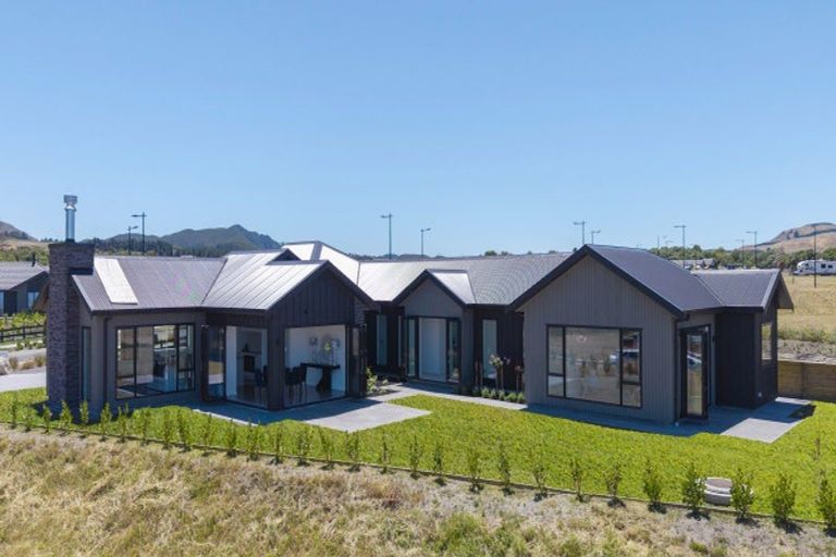 Photo of property in 47 Seven Oaks Drive, Kinloch, Taupo, 3377