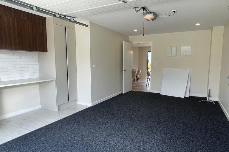 Photo of property in 13 Resnik Crescent, Kumeu, 0810