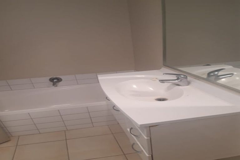 Photo of property in 41/64 Kawaha Point Road, Kawaha Point, Rotorua, 3010