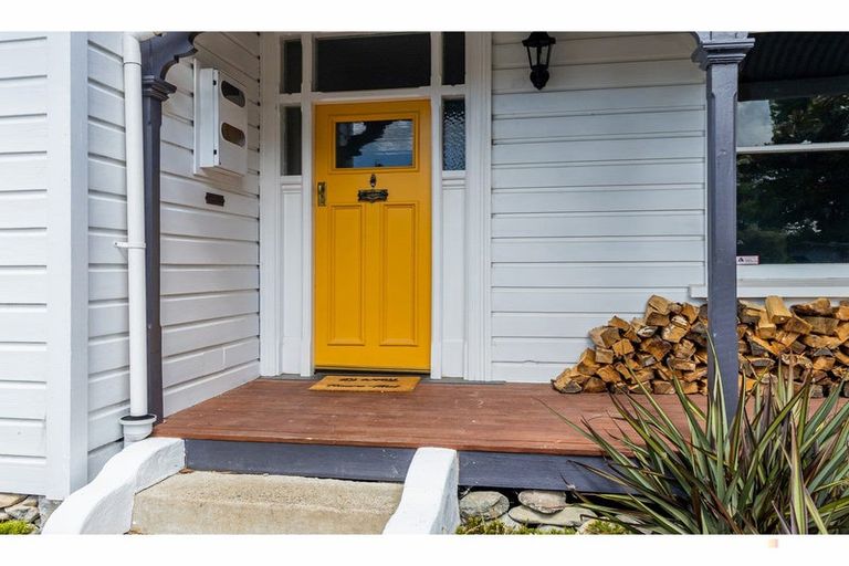 Photo of property in 43 Rhodes Street, Waimate, 7924