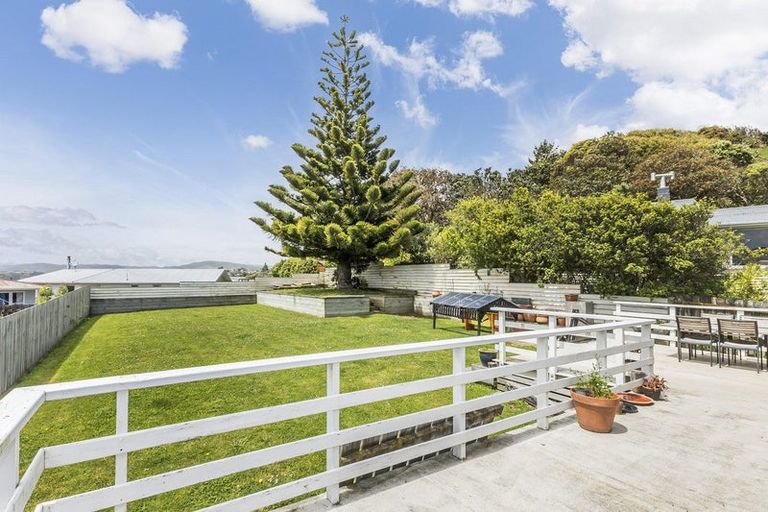 Photo of property in 29 Tirowhanga Road, Paremata, Porirua, 5024