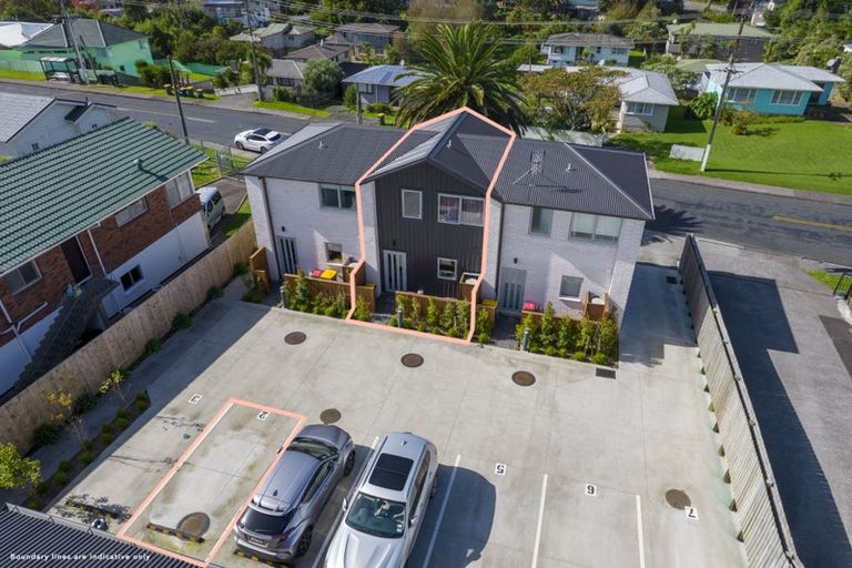 Photo of property in 2/24 Kelwyn Road, Kelston, Auckland, 0602