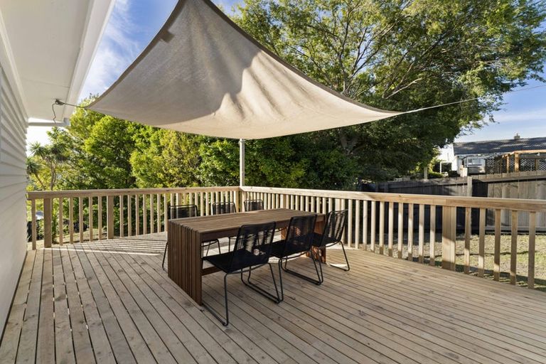 Photo of property in 11 Redwood Drive, Massey, Auckland, 0614