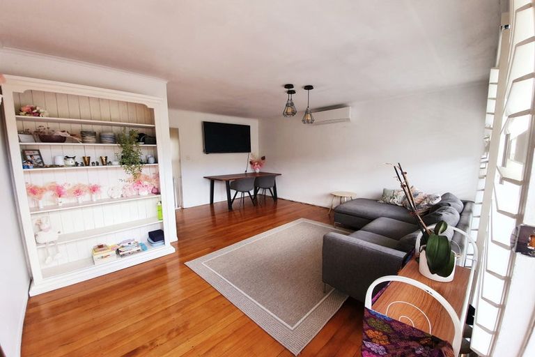 Photo of property in 1/24 Liston Crescent, Cockle Bay, Auckland, 2014