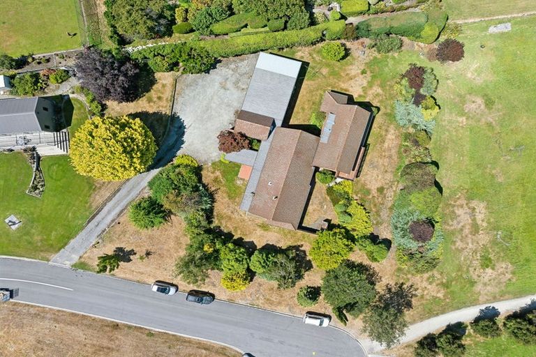 Photo of property in 1 Roto Place, Wanaka, 9305