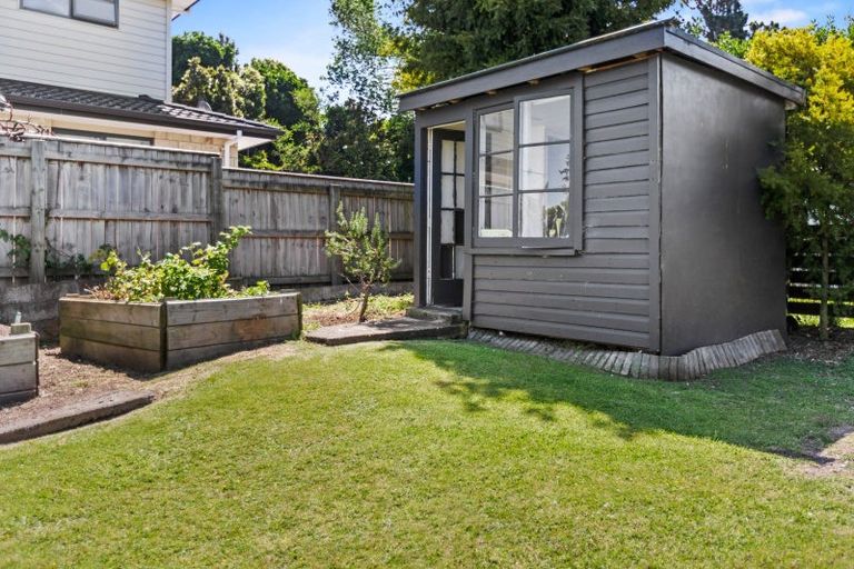 Photo of property in 39 Tiromoana Road, Raumati South, Paraparaumu, 5032