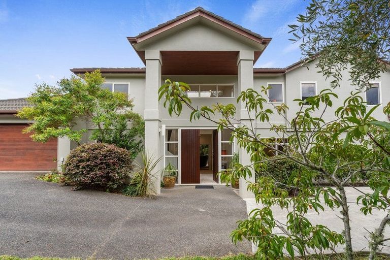 Photo of property in 38 Ravenstone Place, Chatswood, Auckland, 0626