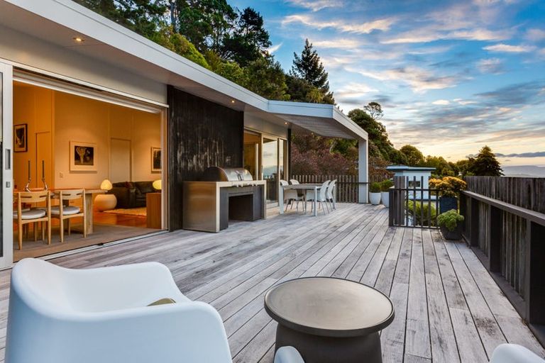 Photo of property in 4 Francis Bell Grove, Lowry Bay, Lower Hutt, 5013